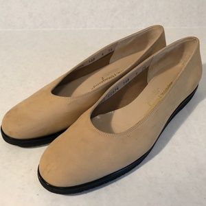 SALVATORE FERRAGAMO Tan Nude Loafer 9 3A Narrow
